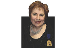 Le Conservatoire de musique de Gatineau a renommé sa salle de concert en l’honneur de Pierrette Froment-Savoie, une pianiste, compositrice et pédagogue émérite ayant consacré l’essentiel de sa carrière à la musique et à la formation des jeunes musiciens dans la région de l’Outaouais. Crédit photo : Gracieuseté du Conservatoire de musique de Gatineau