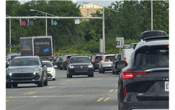 Gatineau commuters are being encouraged to swap solo car trips for transit, walking, cycling or carpooling this September as the Solo Car-Free Challenge, coordinated locally by MOBI-O, returns for its eighteenth year. Photo: Tashi Farmilo