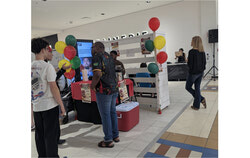 Les petits entrepreneurs aux Galeries de Hull dans le secteur Hull. Photo : Drazen Seslija