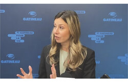 Maude Marquis-Bissonnette, discussing the subject of the moratorium on real estate development, during the press scrum on November 4, 2024. Photo: Courtesy of the City of Gatineau