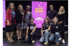 The Gatineau Youth Commission has launched 39 capsule videos to sensitize youth to microaggressions faced by racialized students. From left to right: Alicia Lacasse-Brunet, Esther Beaudry, Tiffany-Lee Norris and members of the Youth Commission. Photo: Courtesy of the City of Gatineau
